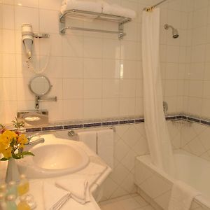 Double or Twin Room Sea View